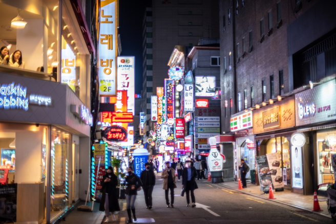 韓國旅遊資訊粉專整理韓國旅遊時的5大禁忌行為，引起網友討論。（示意圖：shutterstock／達志）