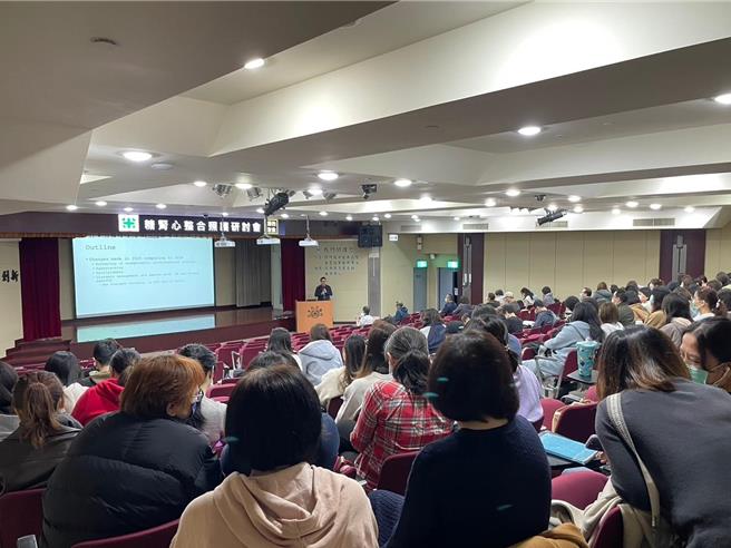 亚东医院16日举办「糖尿病全方位照护」研讨会，期望强化医疗团队专业知识与临床应对能力。（亚东医院提供）