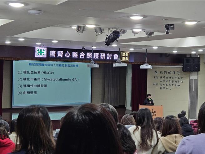 亚东医院新陈代谢科医师江珠影指出，血糖失控恐引发心血管、肾臟、视网膜及神经病变，严重可致失明或截肢。（亚东医院提供）