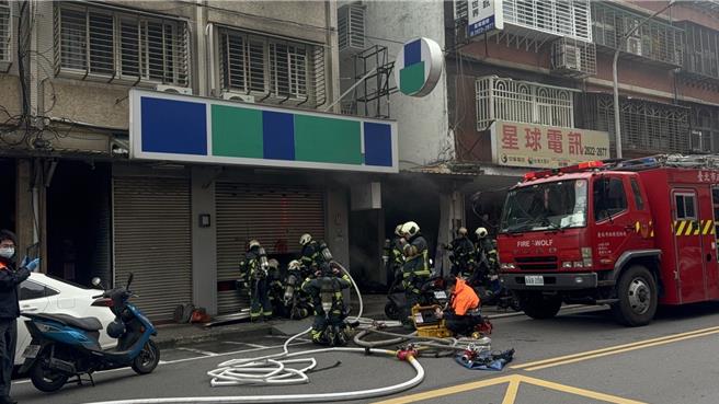 北市明德路火警，警消20分鐘撲滅，燃燒面積1平方公尺。（民眾提供）