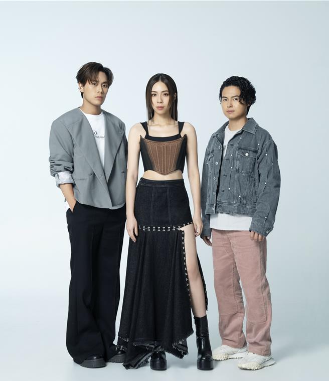 告五人獻唱《夜校女生》主題曲〈沒有人會為了我改變〉重返90年代青春浪漫。（相信音樂提供）