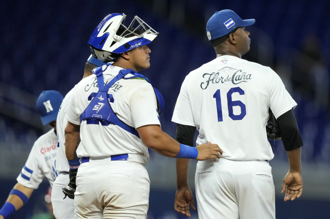 尼加拉瓜捕手诺瓦（Melvin Novoa，图左）被WBC官网点名值得注意。（图／美联社）