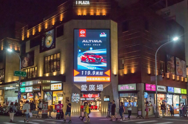 台中一中商圈2023年勇夺全国最高人气景点，2024年游客减少百万人次跌至900余万人，冠军宝座将拱手让人。（台中市府提供／陈淑娥台中传真）