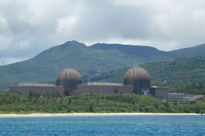 在野黨主張以「非碳家園」取代「非核家園」，讓台灣能源政策與全球趨勢接軌。圖為核三廠。圖／本報資料照片