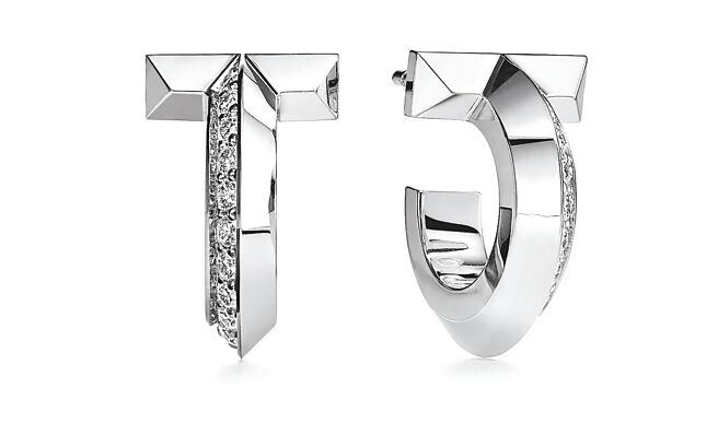 Tiffany T1 18K白金鑲鑽耳環。（Tiffany & Co.提供）