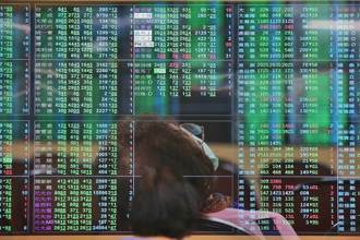 川普拟对晶片课25％以上关税 台积电下杀15元 台股跌逾百点