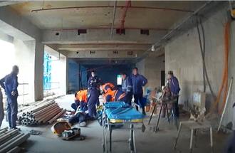 男工地昏倒「心跳停止」！北投警消聯手用AED急救搶命