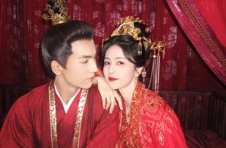 張凌赫吻戲霸氣全開「如狼似虎」 白鹿被啵到嘴巴變形