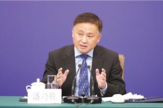 陸人行行長潘功勝表態：將採適度寬鬆貨幣政策
