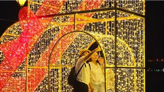 八里左岸光雕展获国际肯定 「梦幻情缘」夺美国缪思设计金奖