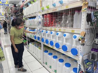 高雄2／21將停水55小時 影響48萬戶 民眾搶買水桶、礦泉水