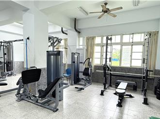 宜蘭健身業者捐百萬運動器材 助力3所國中學子體育訓練