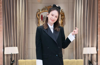 Melody生活愈发精彩 穿上Roger Vivier迎新方向