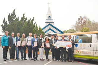 醫學院攜EMBA校友 興大捐款 挺偏鄉長照