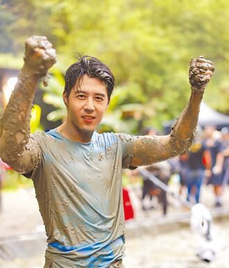 胡宇威放棄美國海軍 小煜僵直性脊椎炎免役