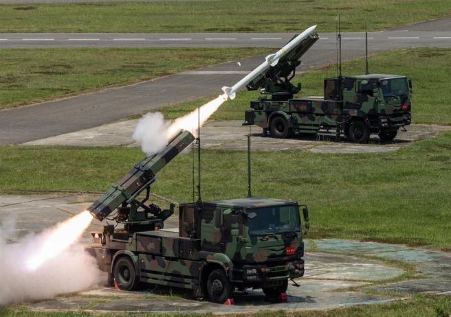 民進黨宣稱窮到連總統府都開不起電燈，賴清德卻宣布將提高國防預算達到GDP3％以上，還放話將對美軍購3300億。（本報資料照片）