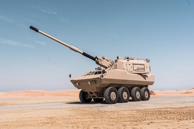    LAHAB轮型自走炮以Wahash甲车为载臺，可搭载28枚备射炮弹，执行「多发同时弹着」支援射击。（取自Calidus「X」帐号）