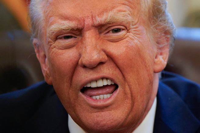 美国总统川普痛批乌克兰总统泽伦斯基，说他是个差劲的谈判者，并「极度无能」。（路透）