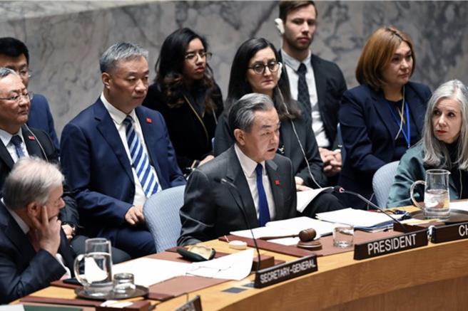 中国是联合国安理会本月轮值主席国，中国外长王毅当地时间18日主持安理会高级别会议，主题是「践行多边主义，改革完善全球治理」。（中国外交部官网）