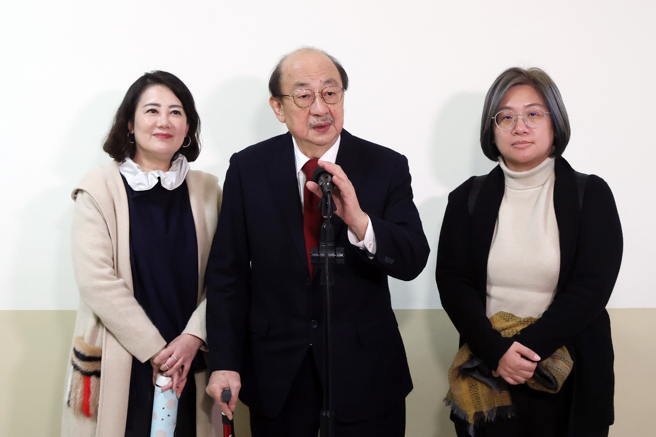 民进党立院党团由总召柯建铭（中）领军出席党团协商。（资料照／邓博仁摄）