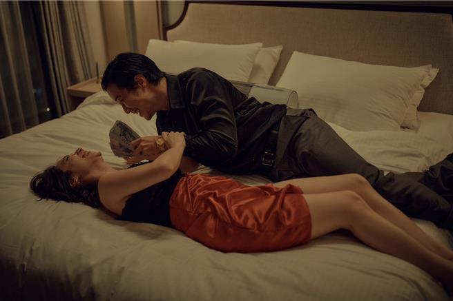 小薰超放松的演技，如实呈现火辣直播主。（镜文学提供）