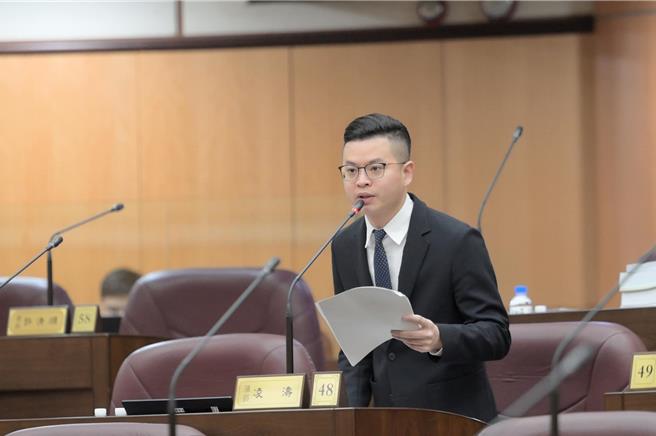 赖清德总统日前宣布，将国防预算提高到GDP3％以上，有国际媒体透露台湾正考虑购买100亿美元武器获川普政府支持，桃园市议员凌涛表示，呼吁不要列特别预算规避审查。（摘自凌涛脸书）