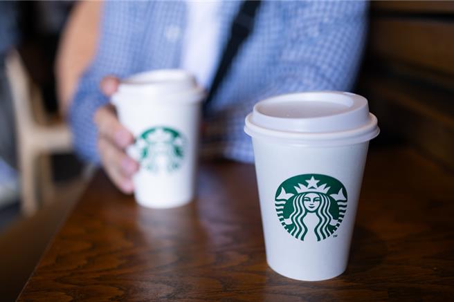 星巴克21日推出大杯饮品买1送1活动。（示意图，shutterstock／达志）
