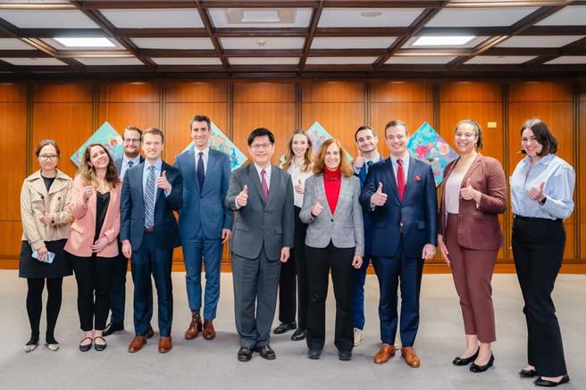 林佳龙在外交部接见葛来仪(Bonnie Glaser)等一行人。（取自林佳龙脸书） 