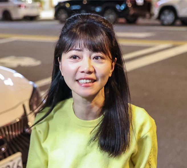 欣欣百貨董座不是她 王世堅：高嘉瑜是快樂仙女 飛來飛去 。資料照