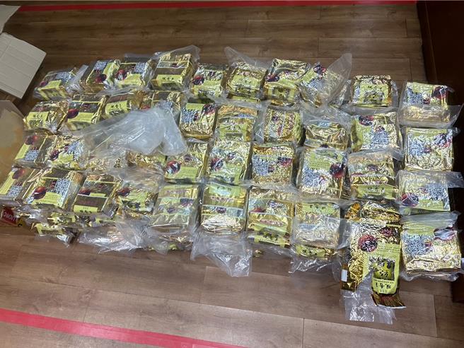 专案小组当场查获以「观音王」为包装的安非他命201公斤，市价约4亿元新台币。（桥检提供／林雅惠高雄传真）