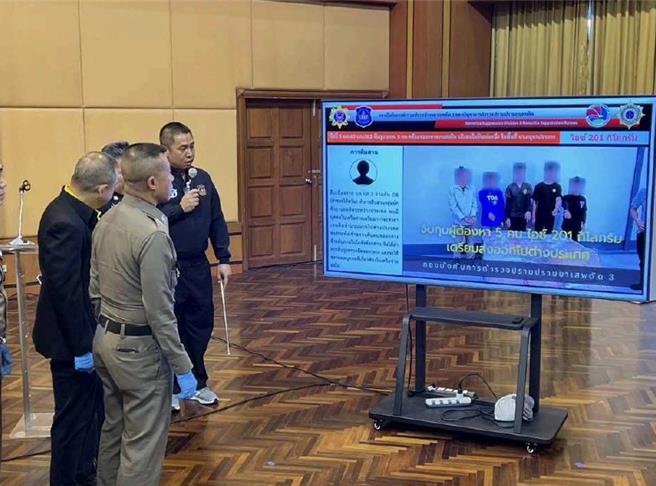 桥头地检署与台湾、泰国警方合作，在泰国北榄府破获一处毒品仓库，当场查获201公斤安非他命及225公斤高浓度大麻膏，市值超过新台币7亿元。（桥检提供／林雅惠高雄传真）