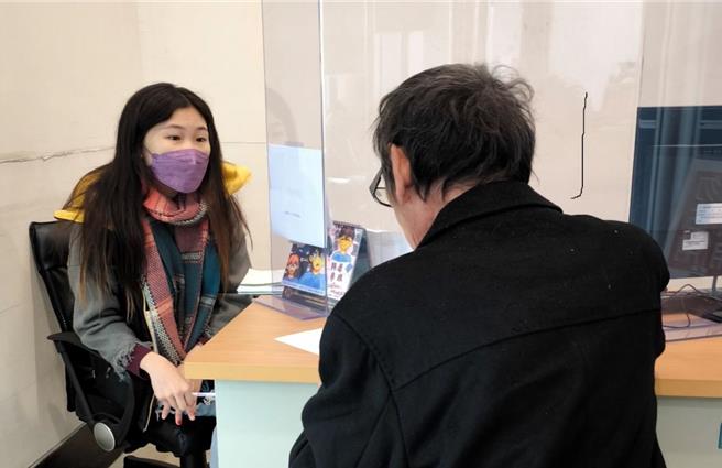 新竹地检署社工访谈酒瘾缓起诉个案。（新竹地检署提供／邱立雅竹县传真）