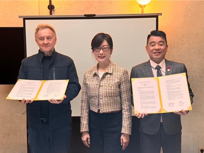 桃园市副秘书长金志聿17日率领市府团队参加法国巴黎交流会。（翻摄照片／蔡依珍桃园传真）