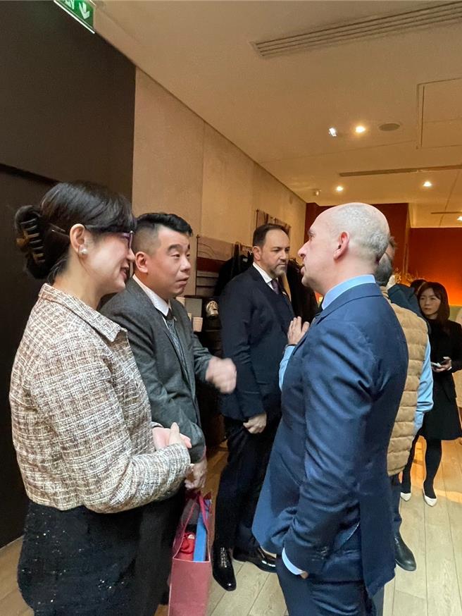 桃园市副秘书长金志聿17日率领市府团队参加法国巴黎交流会。（翻摄照片／蔡依珍桃园传真）