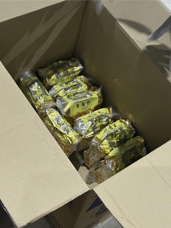 泰國警方當場查獲用觀音王包裝的安非他命。(翻攝照片／林郁平台北傳真）