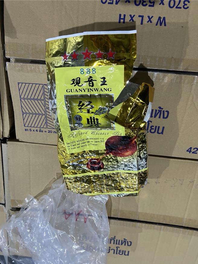 泰國警方當場查獲用觀音王包裝的安非他命。(翻攝照片／林郁平台北傳真）