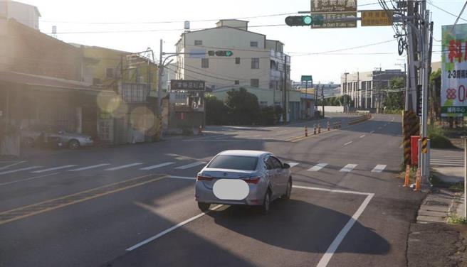 埔心乡员鹿路五段与罗厝路3段路口，4个月开出3160件罚单，成为杆王。（警方提供／叶静美彰化传真）