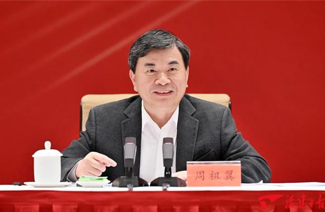 福建省18日召开台商台胞座谈会，福建省委书记周祖翼表示，要积极推进闽台之间的产业链、供应链合作，打造两岸共同市场，把福建打造成为台胞台企登陆的第一家园。（福建省台办）