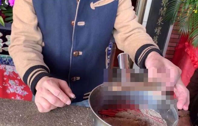 彰化縣北斗東螺開基祖廟天后宮天公爐日前被放入骨頭，經化驗確認是人骨。（民眾提供／葉靜美彰化傳真）