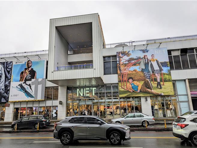 基隆市政府去年强制接管东岸商场，遭主富公司提告强盗罪，主富公司委任律师质疑基隆地检耗费一年才做出不起诉处分有拖延之嫌，并强调将提起再议。（张志康摄）