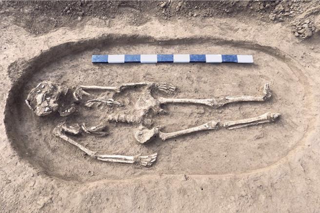 大陆墓地招聘文职人员，月薪高达1.9万人民币，不限专业包吃住。（图：shutterstock／达志）