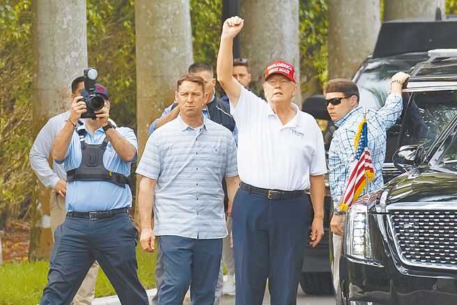 知情人士透露，川普扬言要对晶片课徵100％关税，初期应只是雷声大雨点小，4月才会有更大的动作。（美联社）