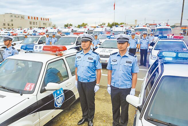 大陆最高人民检察院经济犯罪检察厅厅长杜学毅18日强调，对于违法立案、插手经济纠纷、跨区域抓人等趋利性执法行为，将坚决纠正。（中新社）