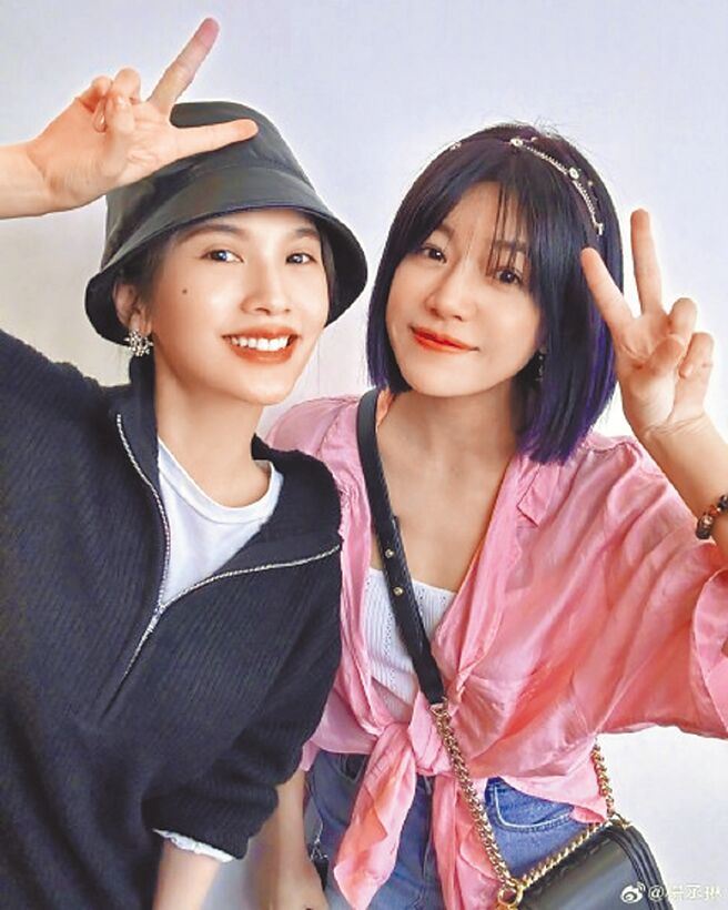 楊丞琳（左）力挺閨蜜陳妍希，「永遠支持並陪伴著彼此。」（摘自陳妍希微博）