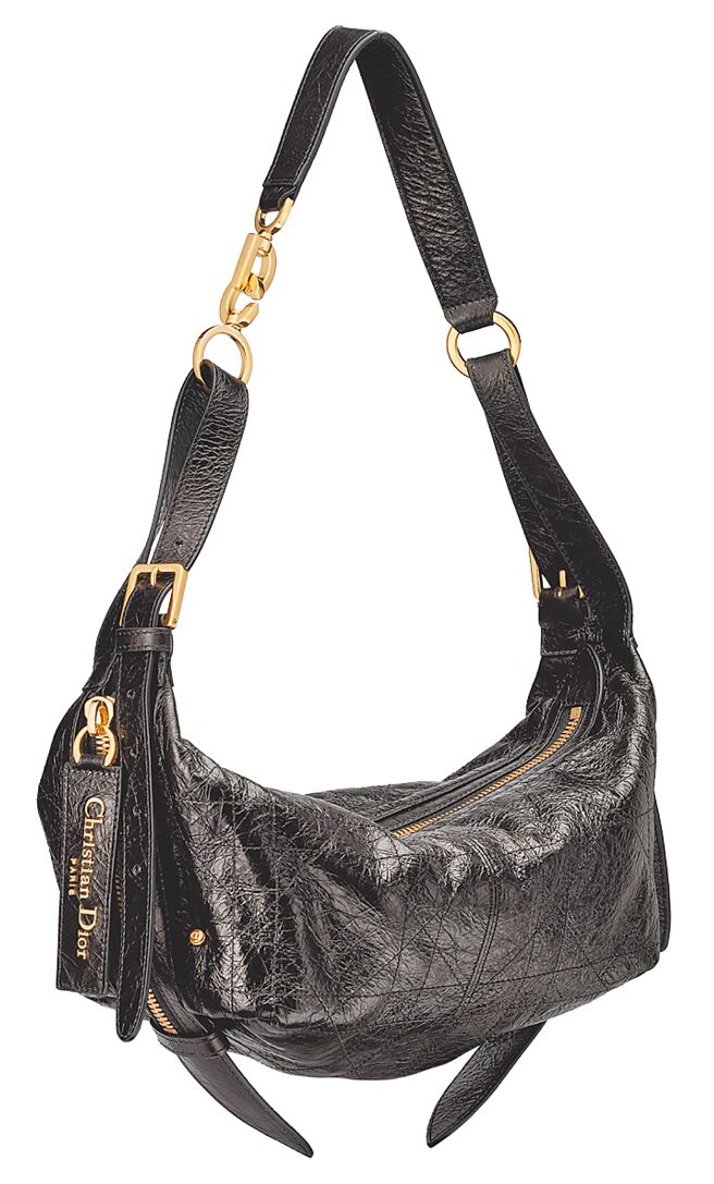 微風廣場Dior D Journey黑色小牛皮皺褶Flat Macrocannage小型包款價格店洽。（微風提供）