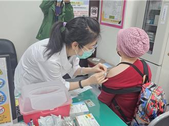 北市開打流感疫苗！民眾6點搶排 醫提醒：下半年需再施打