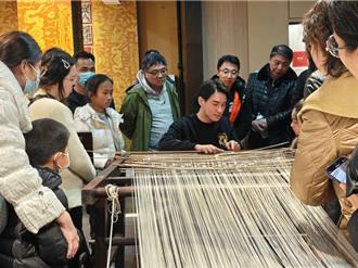 兩岸婚姻家庭共製「南京雲錦」 文化交流增友誼