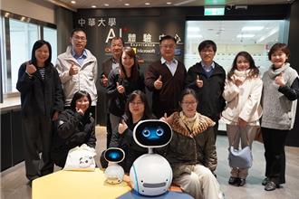 中華大學AI課程修習率達100％ 清大師培中心參訪