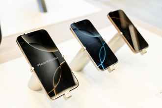 平价AI手机…iPhone 16e来了！三大电信优惠一次看 台湾大0元带回家