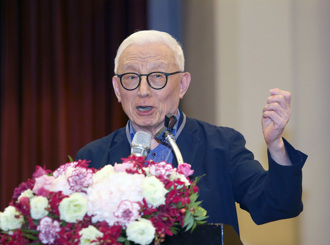 曹興誠扯上大罷免 街訪民眾不滿1事喊：台灣要垮了